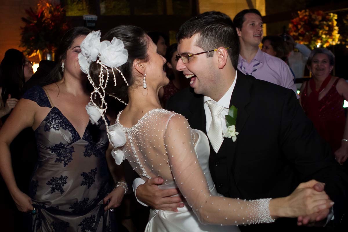 noivos dançando