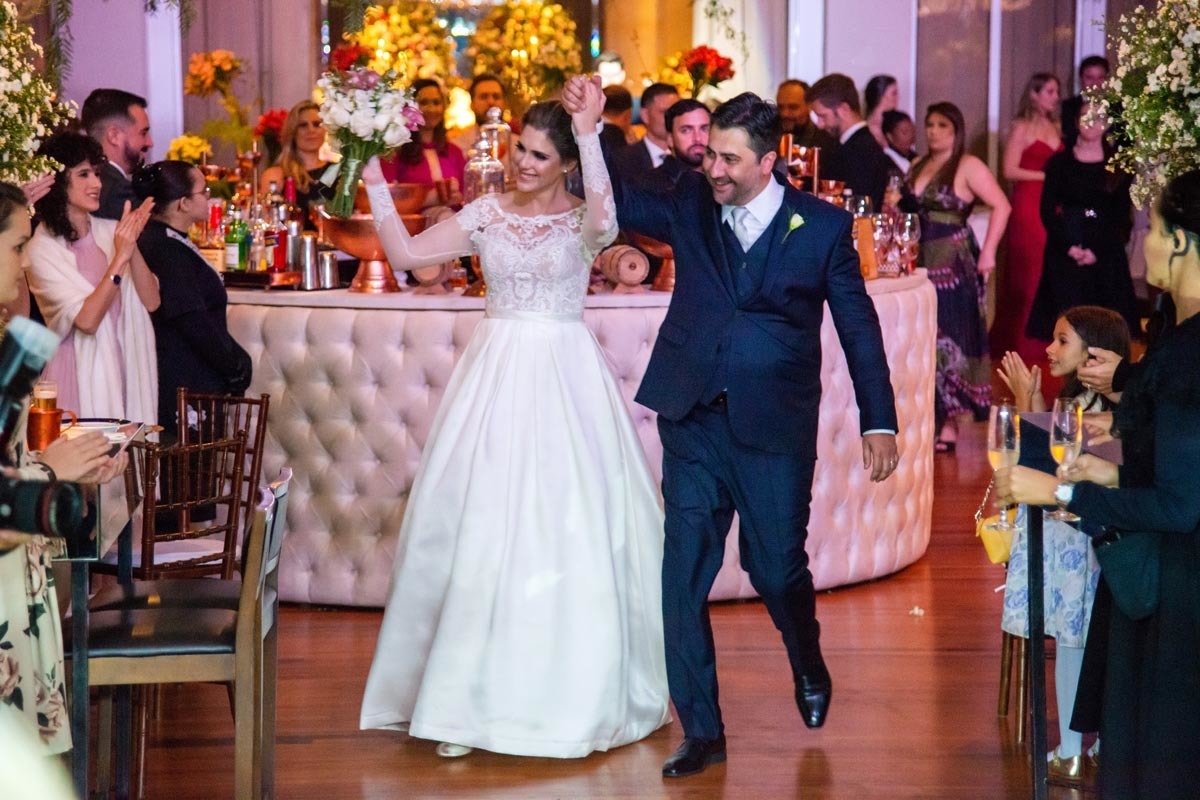 noivos Entrando em seu casamento Espaço Golf