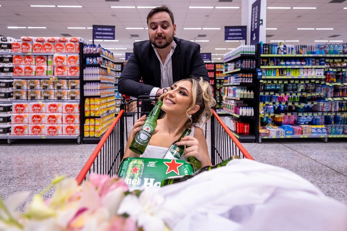 ensaio de noivos no supermercado