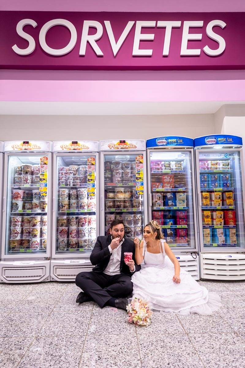 ensaio de casais no supermercado