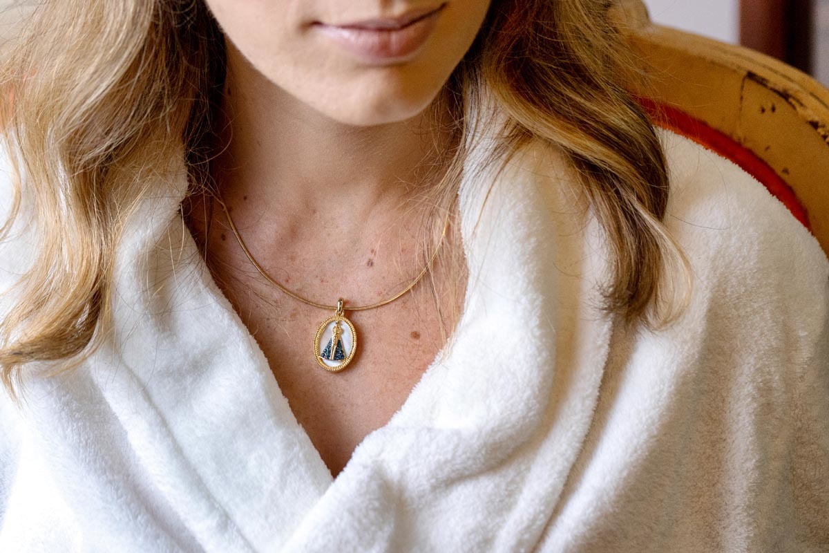 medalha de nossa senhora aparecida na noiva