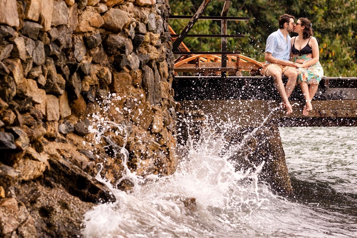 ensaio pre casamento de casal em ilha bela sao sebastiao