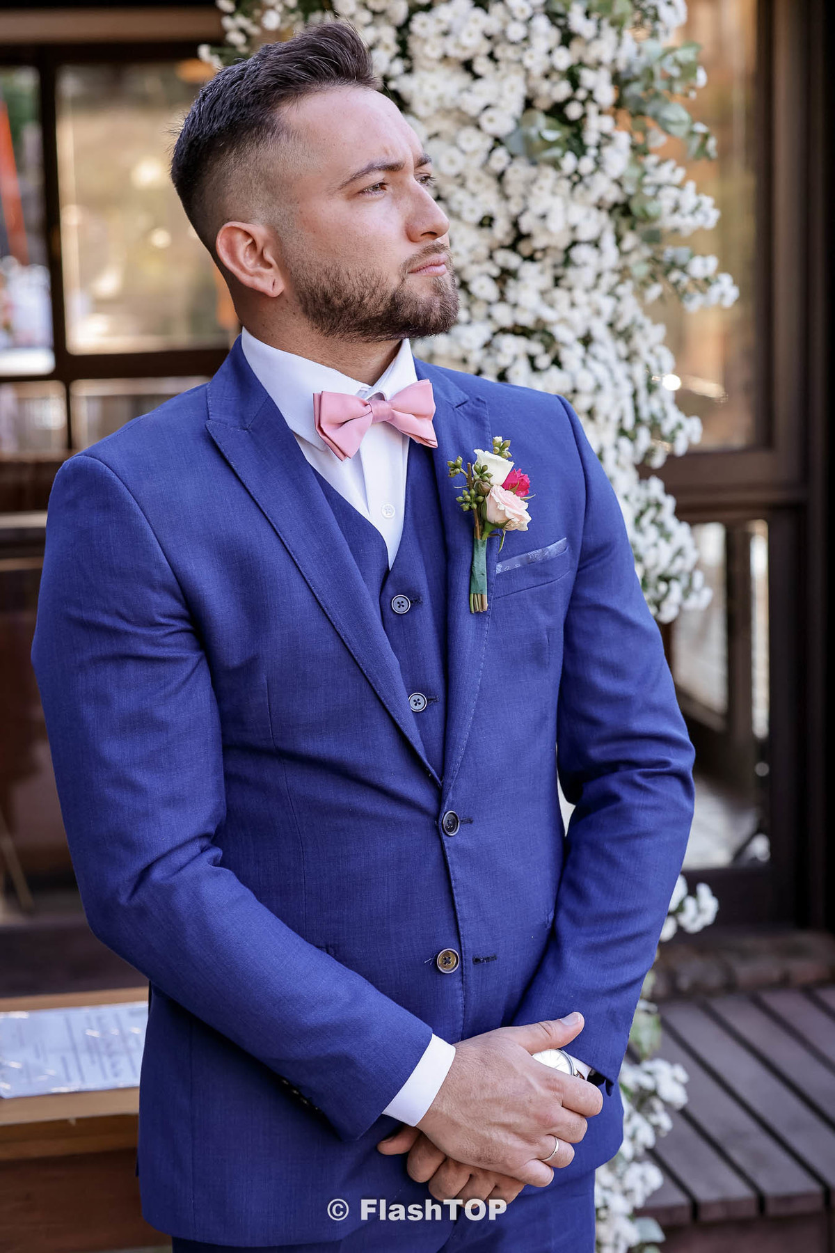 noivo esperando a noiva