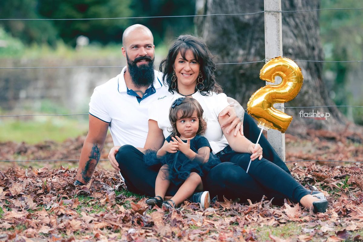 Antonella com a mamãe Cândida e papai Felipe.