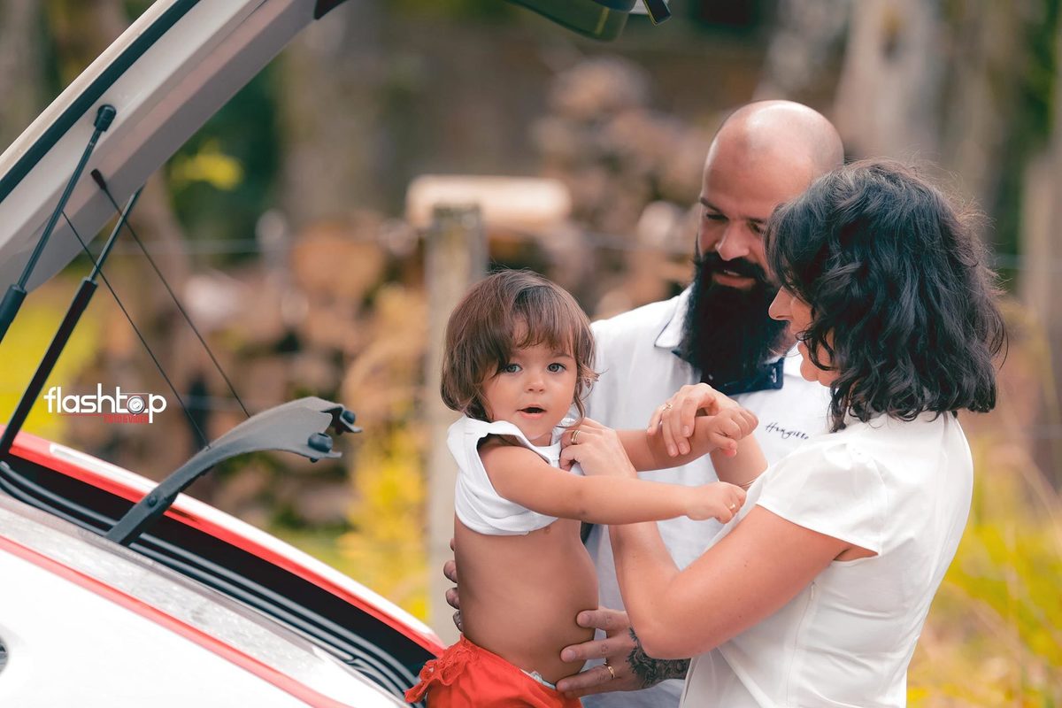 Antonella com a mamãe Cândida e papai Felipe.