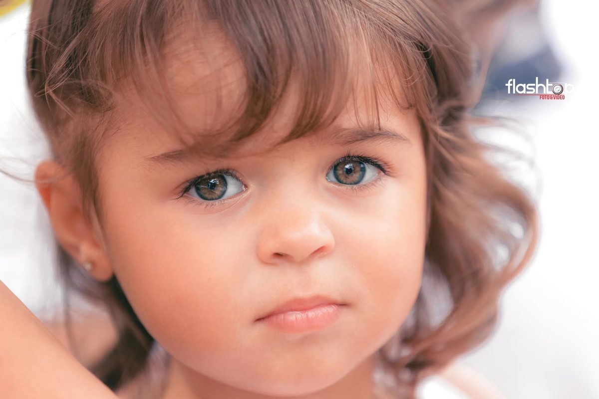 Antonella com a mamãe Cândida e papai Felipe.
