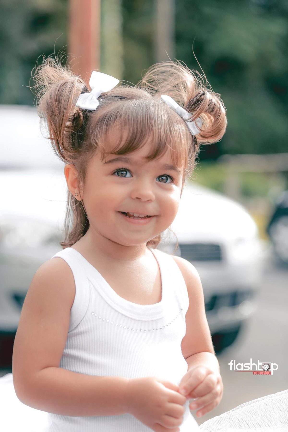 Antonella com a mamãe Cândida e papai Felipe.