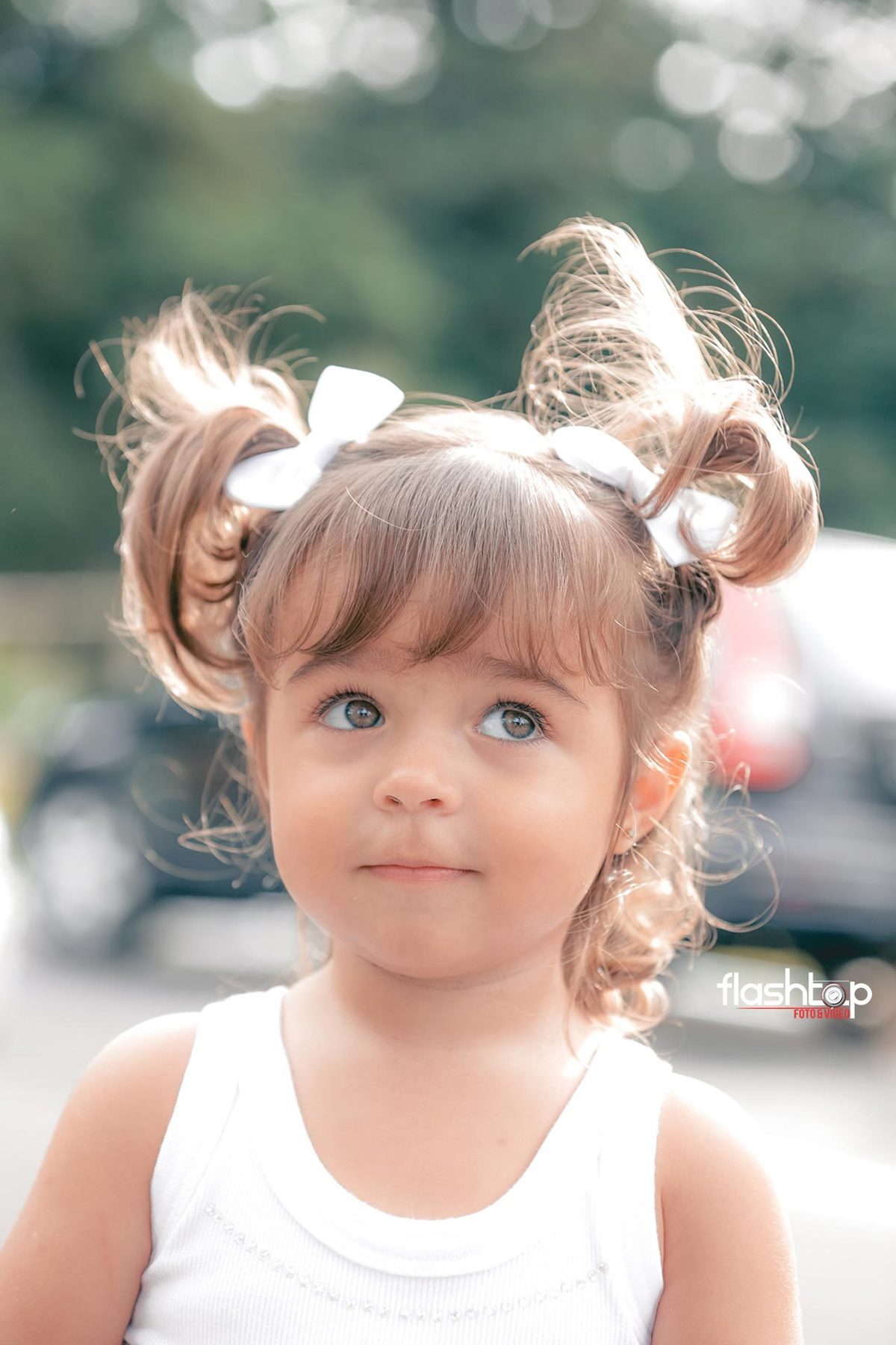 Antonella com a mamãe Cândida e papai Felipe.