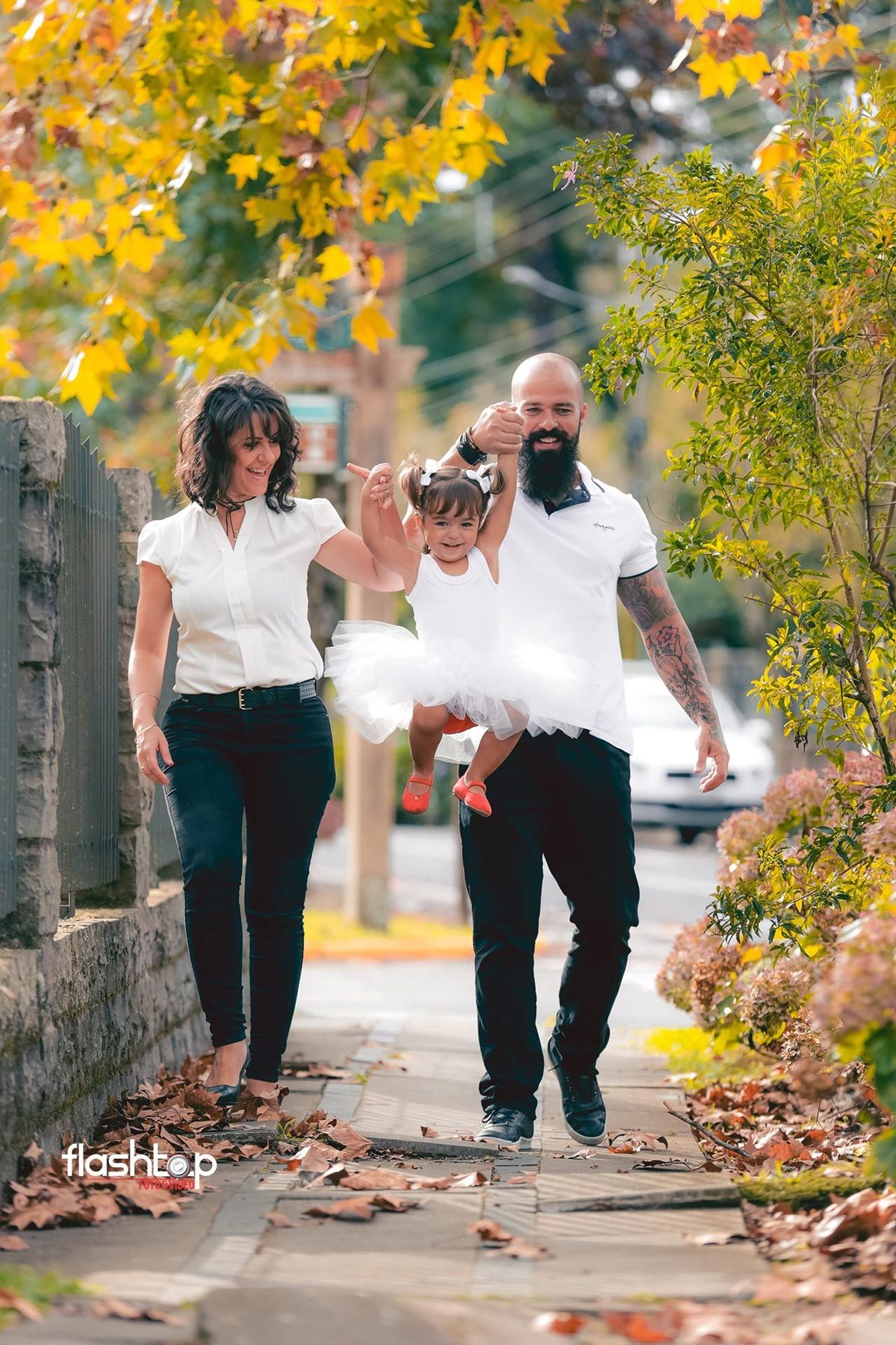 Antonella com a mamãe Cândida e papai Felipe.