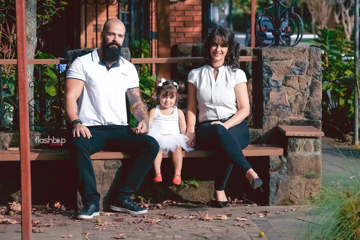 Antonella com a mamãe Cândida e papai Felipe.