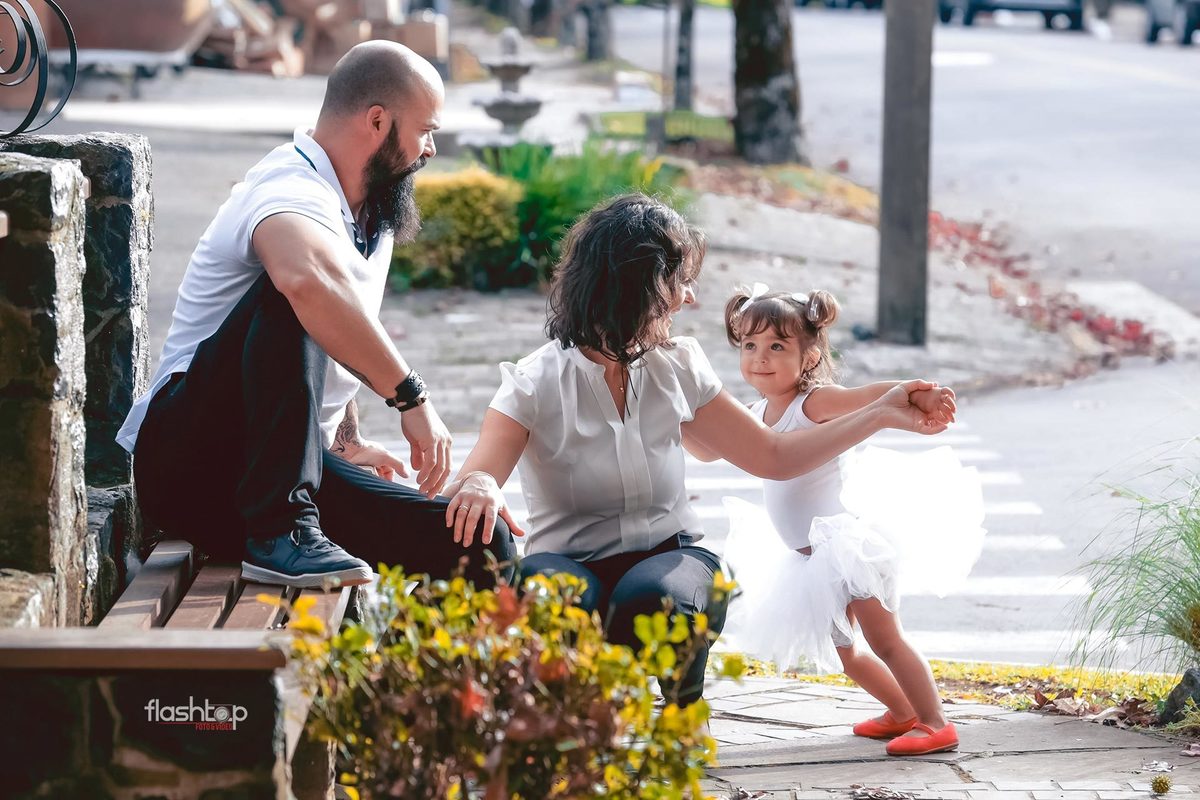 Antonella com a mamãe Cândida e papai Felipe.