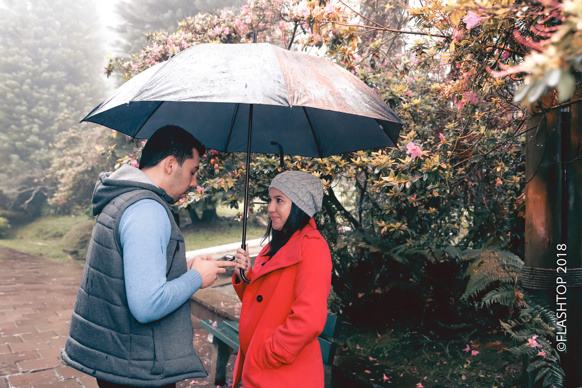 Leandro Soares pediu Ketlin Batista em casamento no Lago Negro em Gramado-RS.