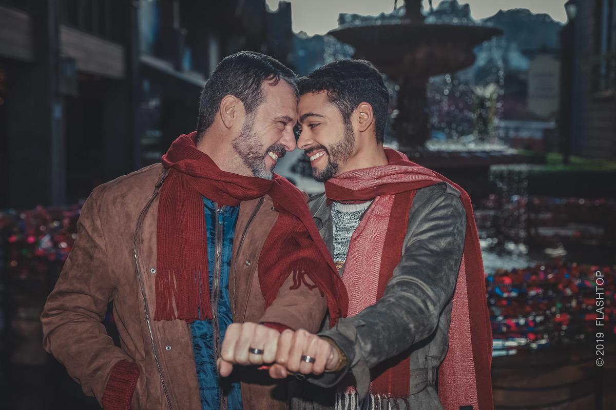 Ensaio fotografico gay de casal em Gramado