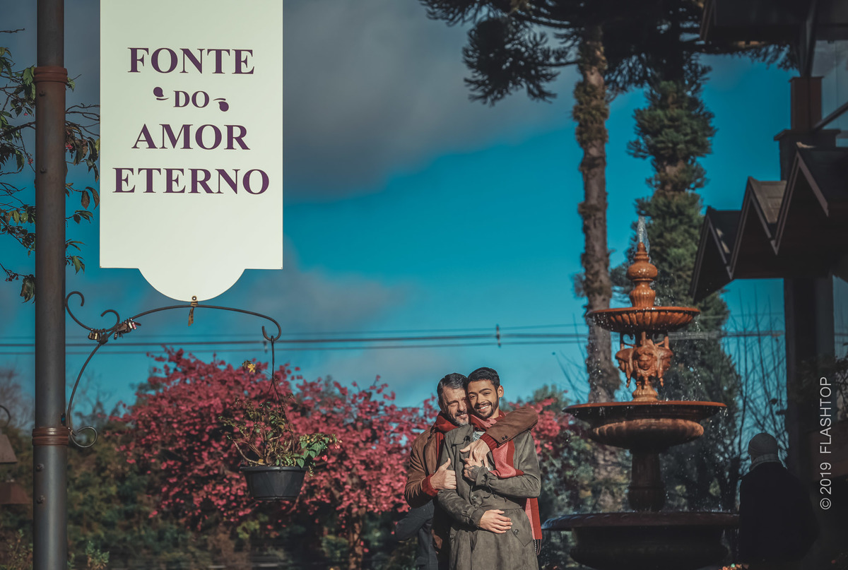 Fotografia de casal lgbt em Gramado