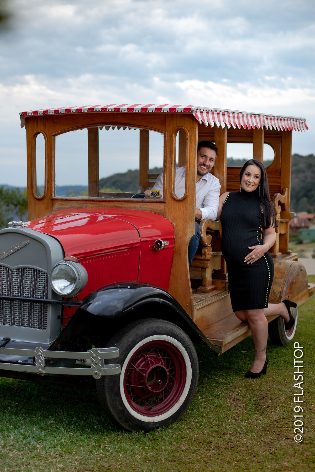 Foto gestante em gramado