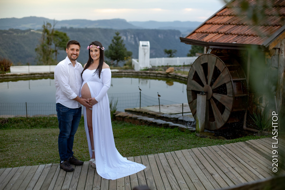 Foto gestante em gramado