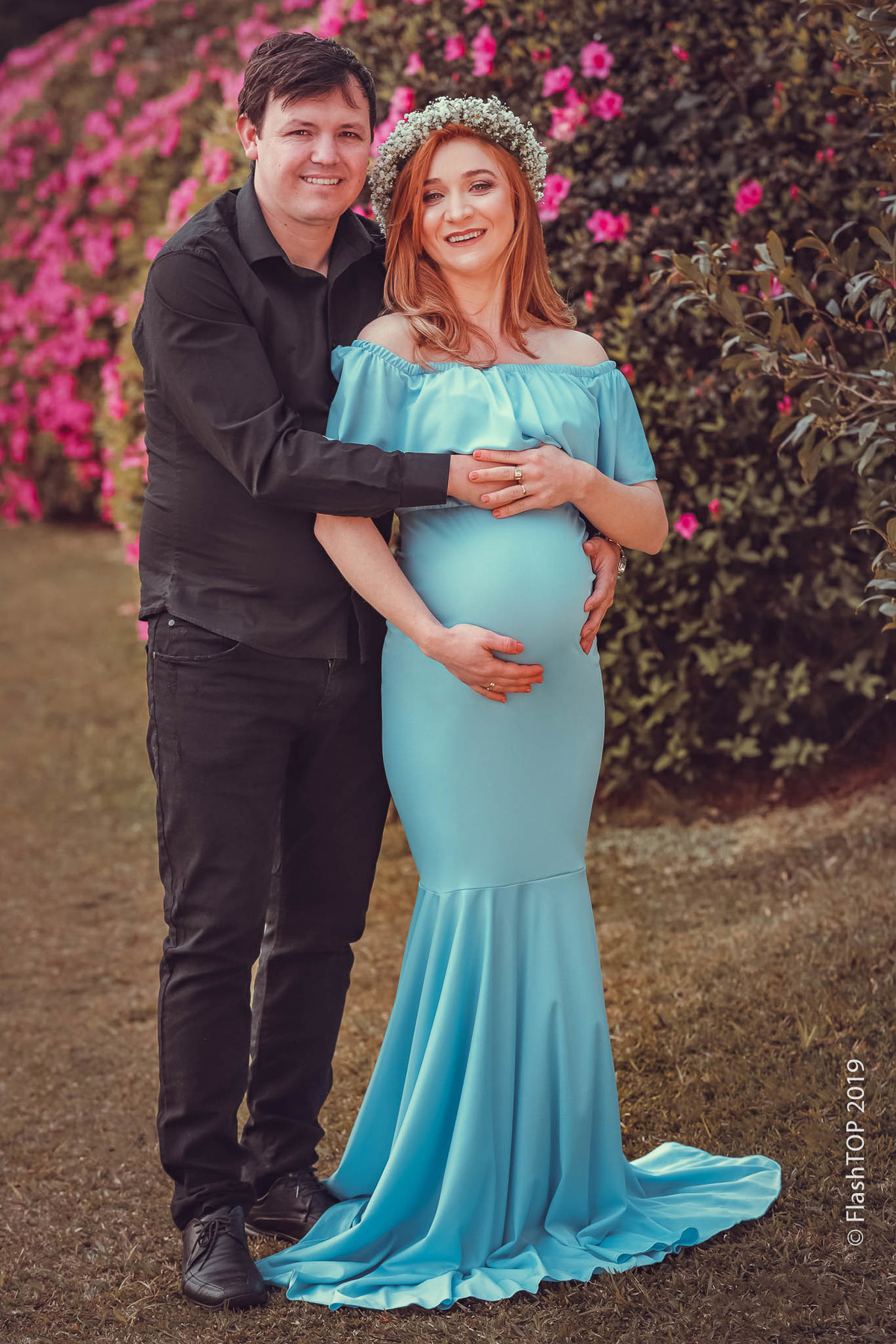 Ensaio fotográfico gestante em canela e gramado