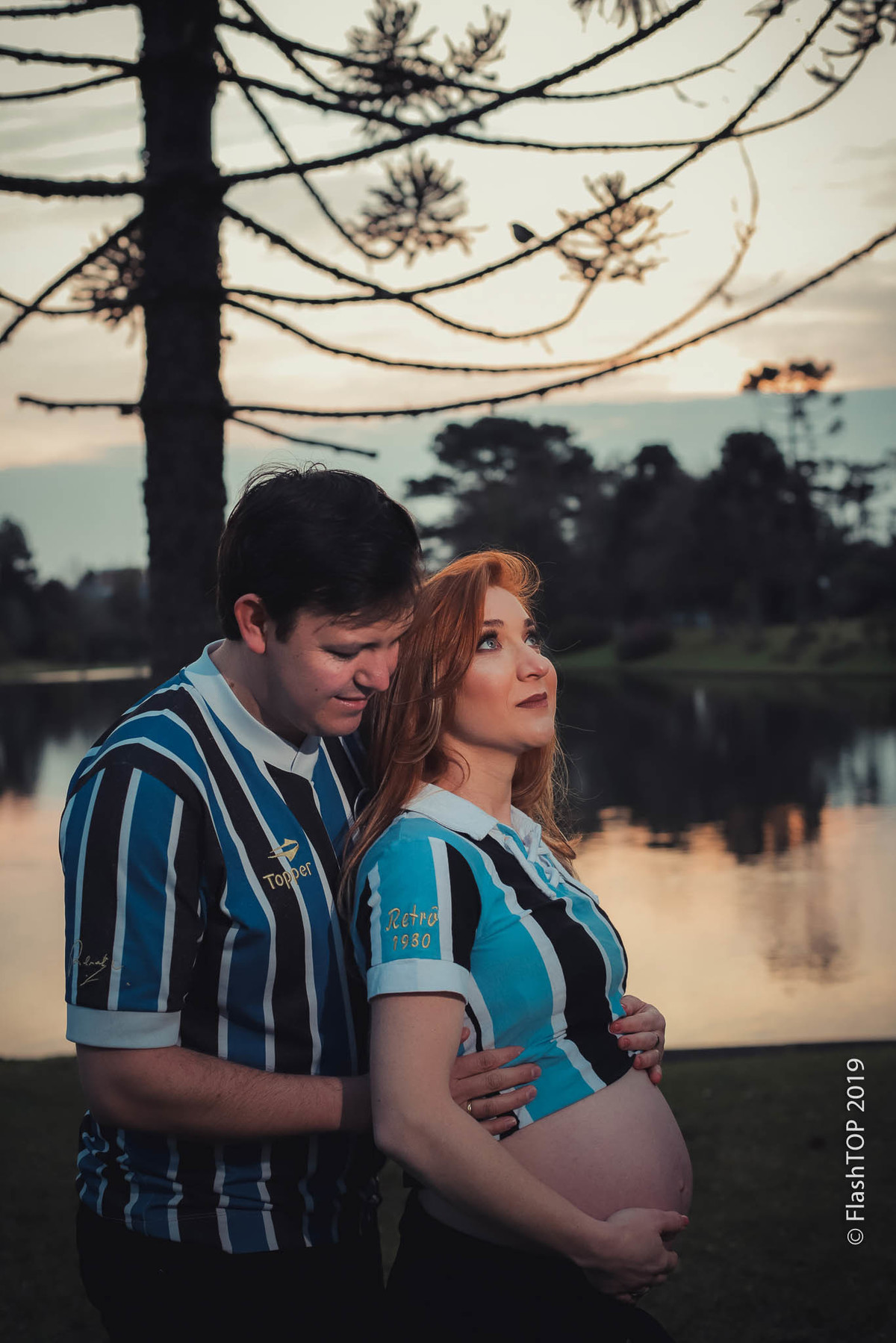 Ensaio fotográfico gestante em canela e gramado