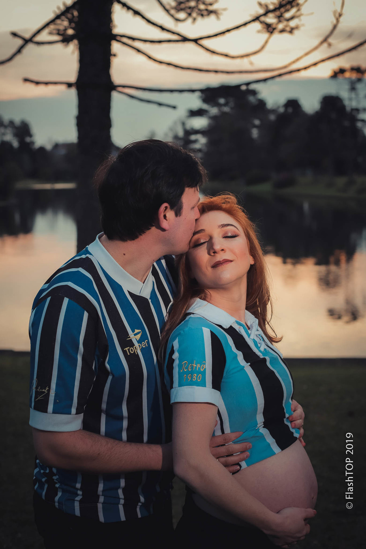 Ensaio fotográfico gestante em canela e gramado