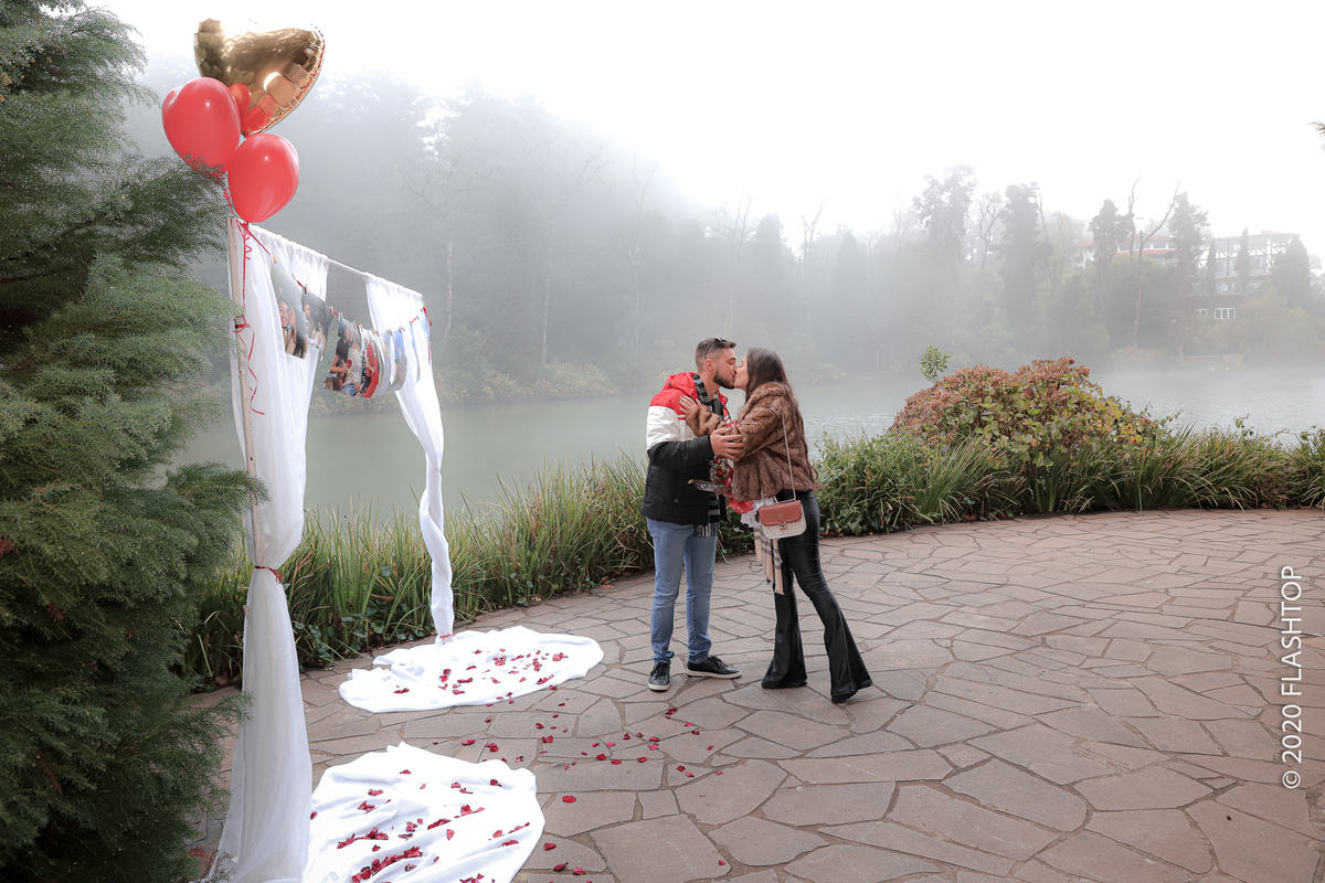 Pedido de casamento em Gramado às margens do Lago Negro