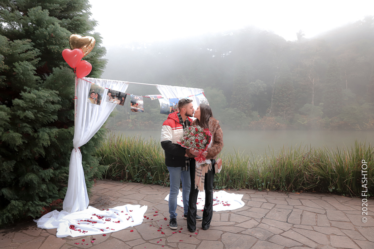 Pedido de casamento em Gramado às margens do Lago Negro