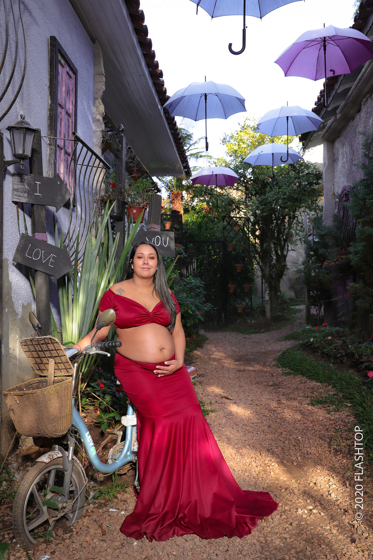 Ensaio fotográfico gestante externo pelas ruas de Gramado e Canela