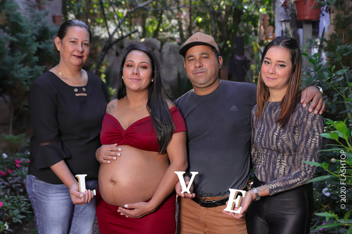 Ensaio fotográfico gestante externo pelas ruas de Gramado e Canela