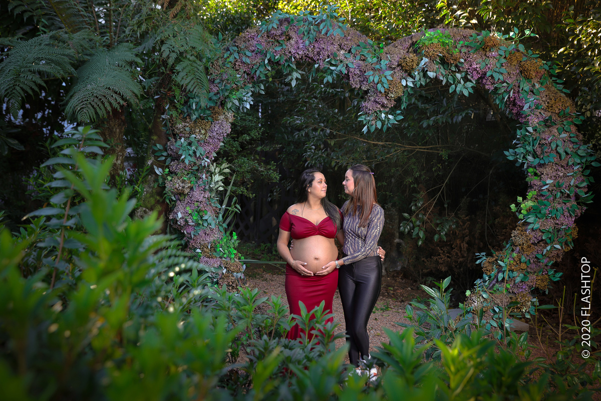 Ensaio fotográfico gestante externo pelas ruas de Gramado e Canela