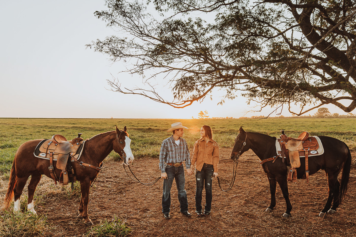 referencia de fotos para ensaio pre wedding em um sitio/fazenda 
