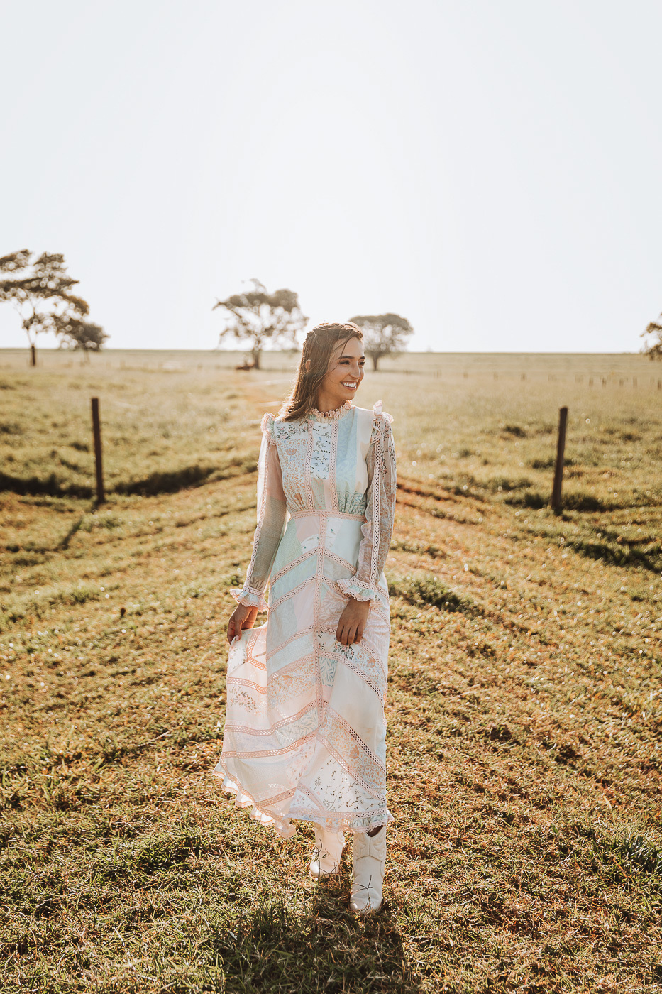 ensaio de pre casamento em uma fazenda fotos classicas com edição estilo gringa 