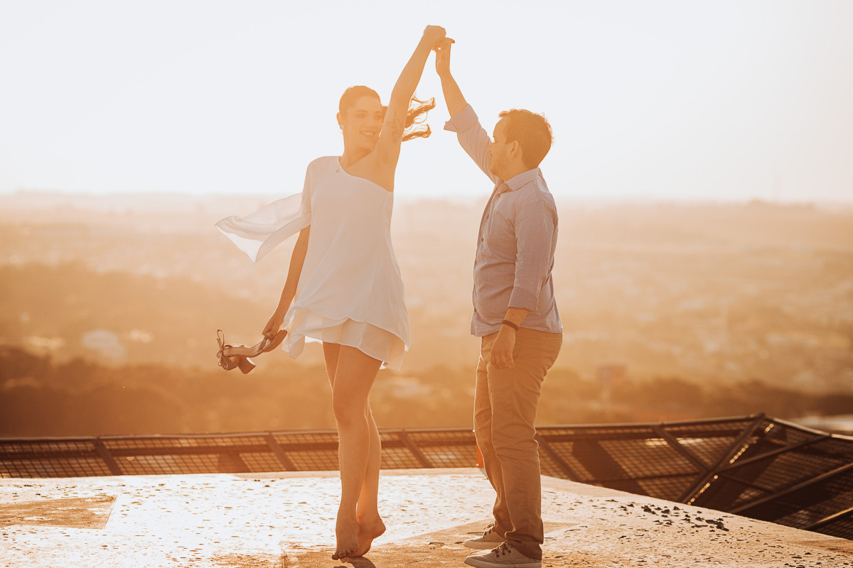 ensaio de casal estilo urbano , fotos urbanas em maringa-pr, fotos do melhor fotografo de casamentos de MAringa