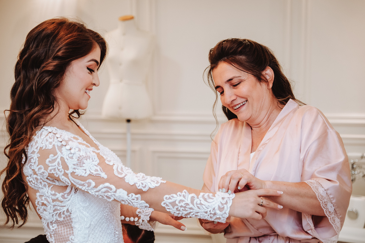 making of noiva fotos com familia se arrumando