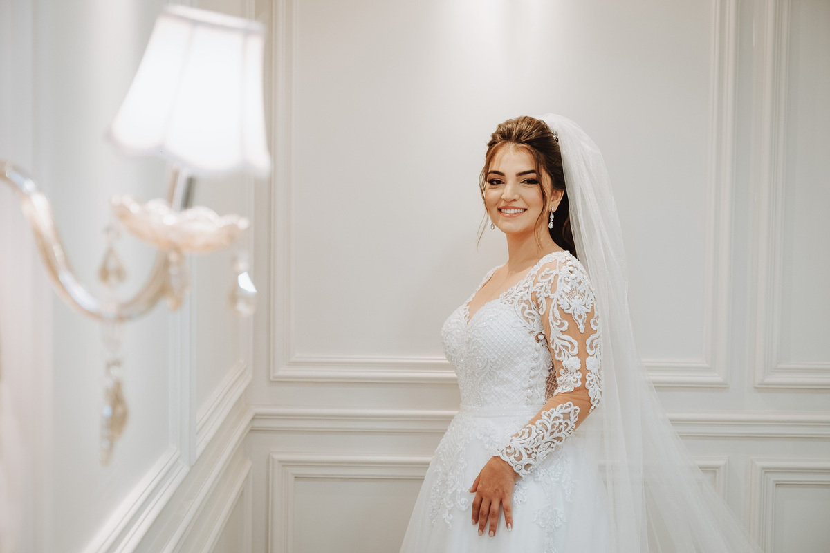 inspiração de vestido princesa de noiva com mangas longas