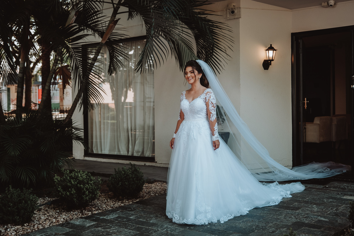 Ideia vestido de noiva estilo princesa de mangas longas 