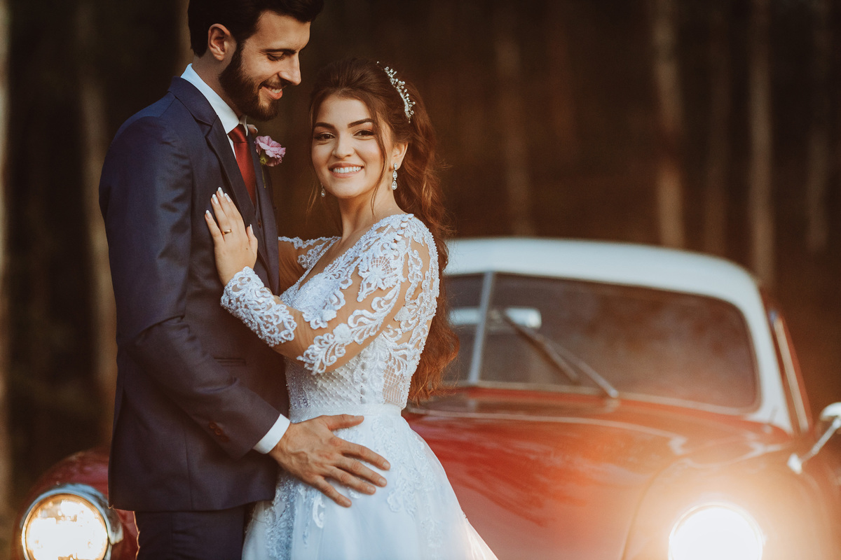 melhor fotografo de casamentos de maringa fotos com carro antigo vermelho