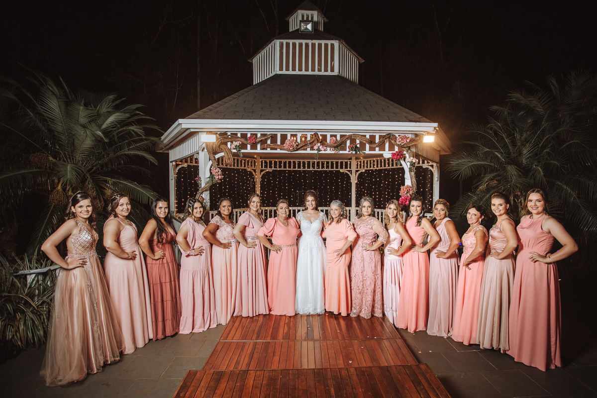 ideia de paleta de cores rosa para madrinhas de casamento