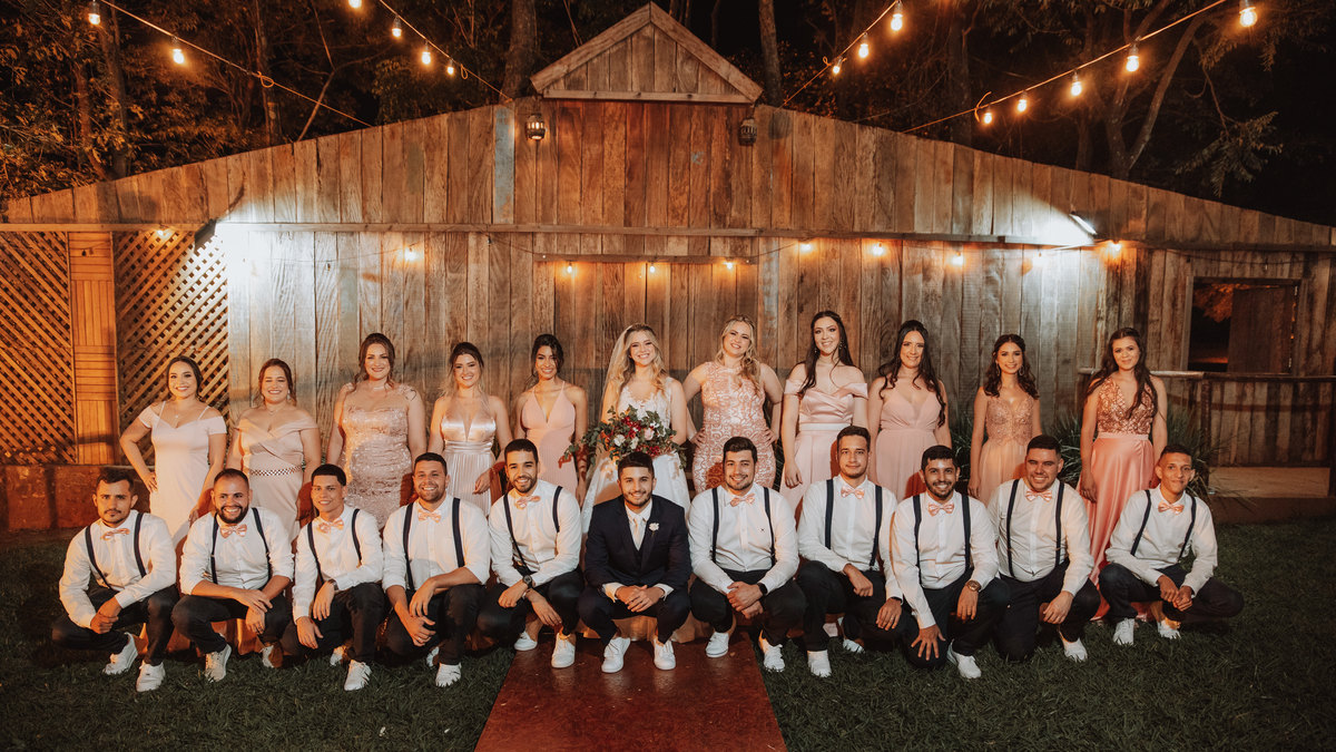 Fotos com padrinhos em casamento que aconteceu em Mandaguaçu