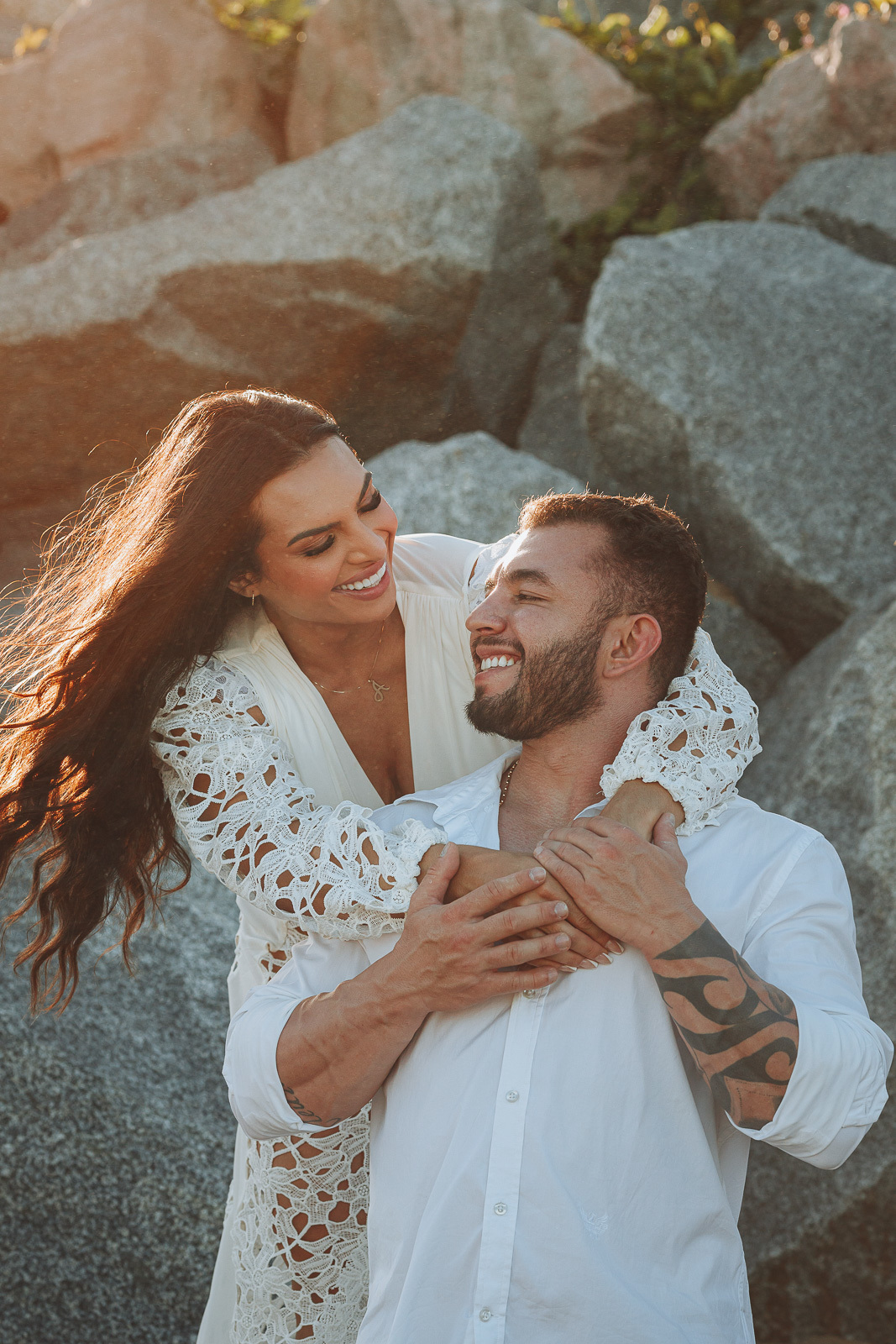 fotografo de Maringá faz lindo ensaio de casal na praia de ideias de fotos para ensaio de casal na praia de florianopolis