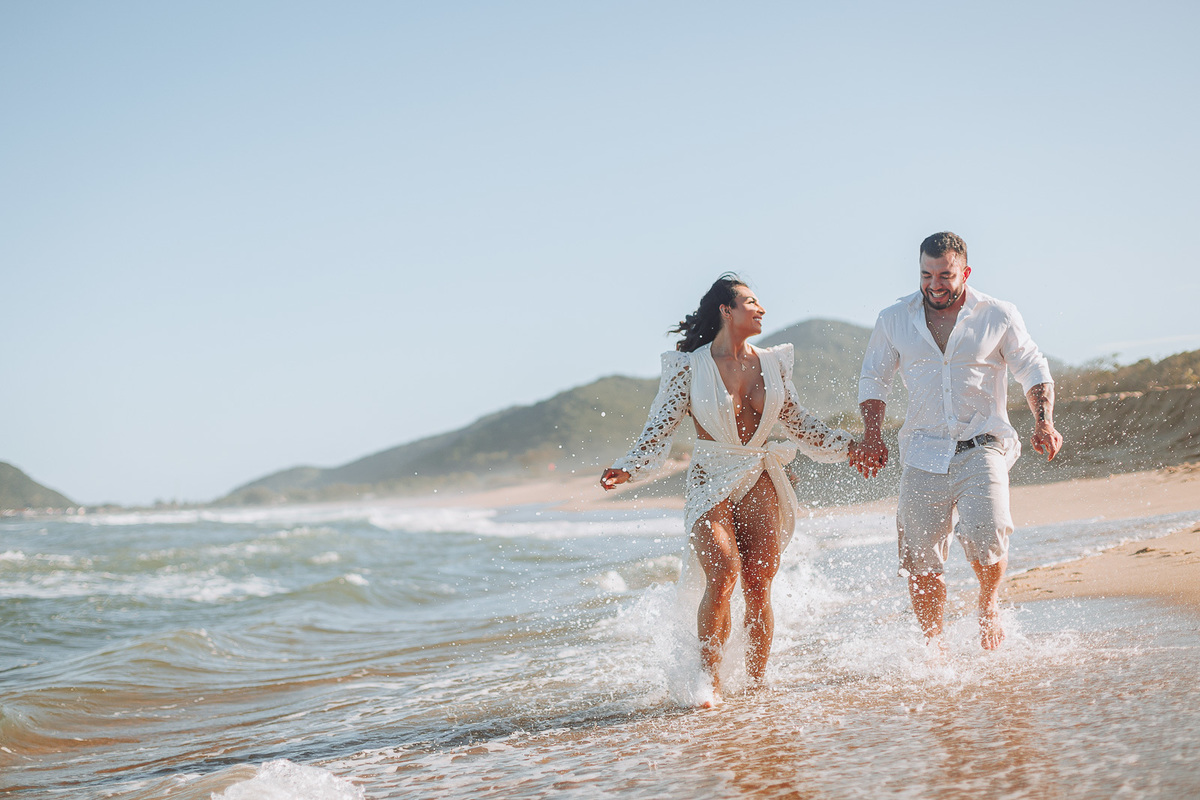 ideias de fotos para ensaio de casal na praia de florianopolis