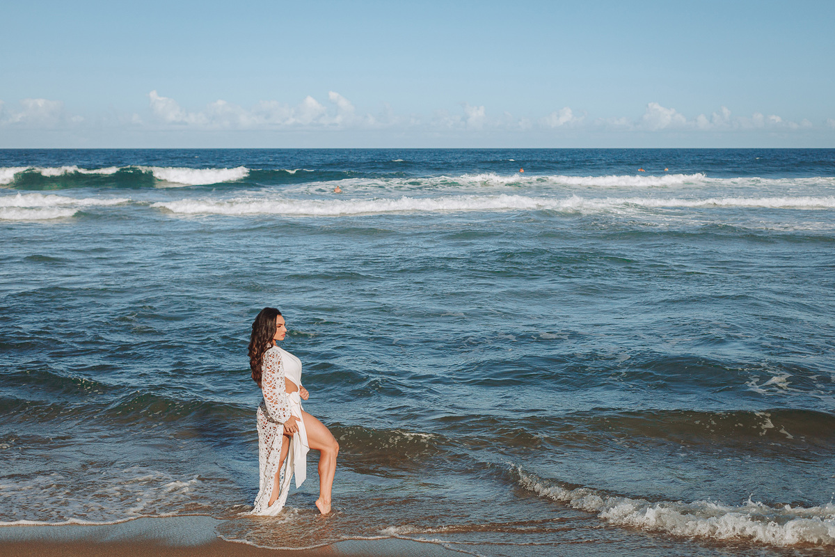 ensaio externo feminino feito na praia de florianopolis