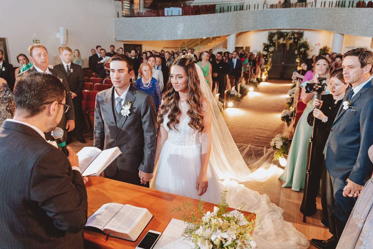 fotografo de casamentos fotos de cerimonia de casamento em ambiente fechado 