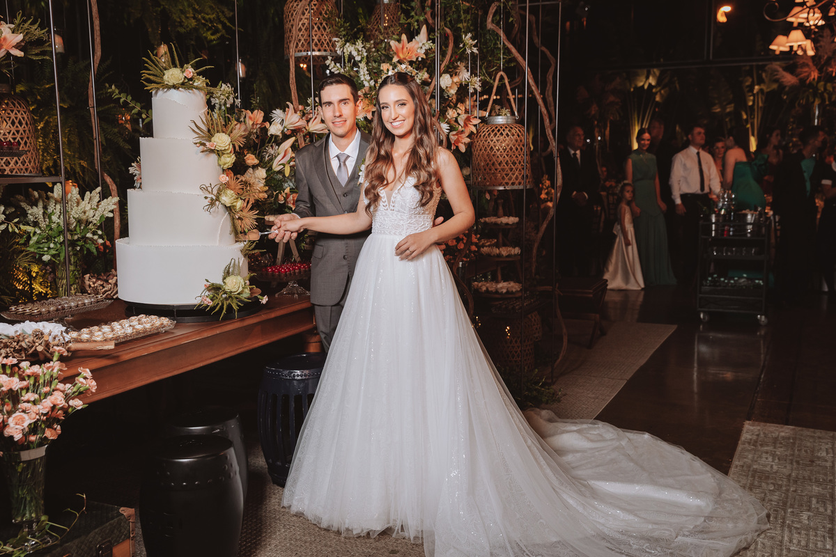 fotografo de casamentos fotos com o bolo Cerimonia de Casamento no Giardino 