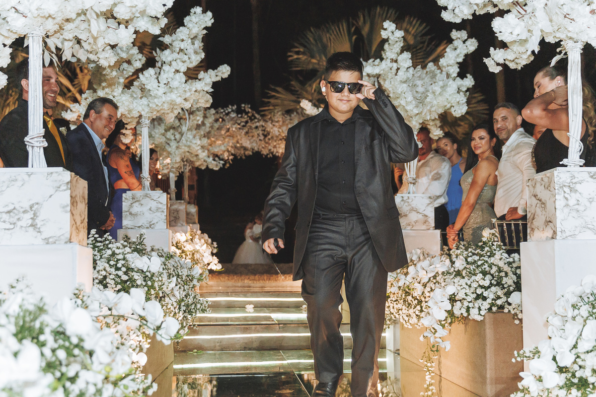 ideias de fotos de cerimônia de casamento com decoração branca 