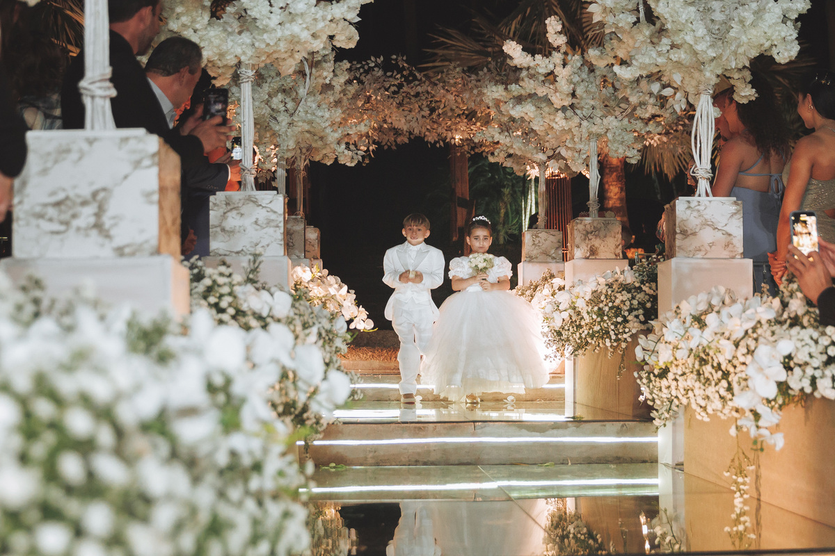 fotografo de casamentos em maringa entrada de crianças na cerimonia