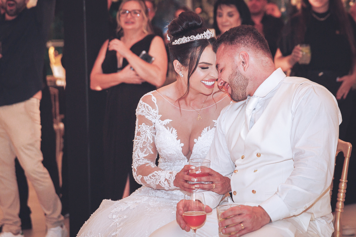 fotografo de casamentos de maringa fotos noivos juntos durante festa de casamento
