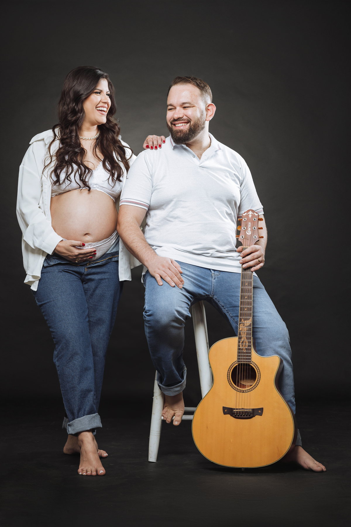 ensaio de gestante com marido em maringá fotografo de gestante em estudio