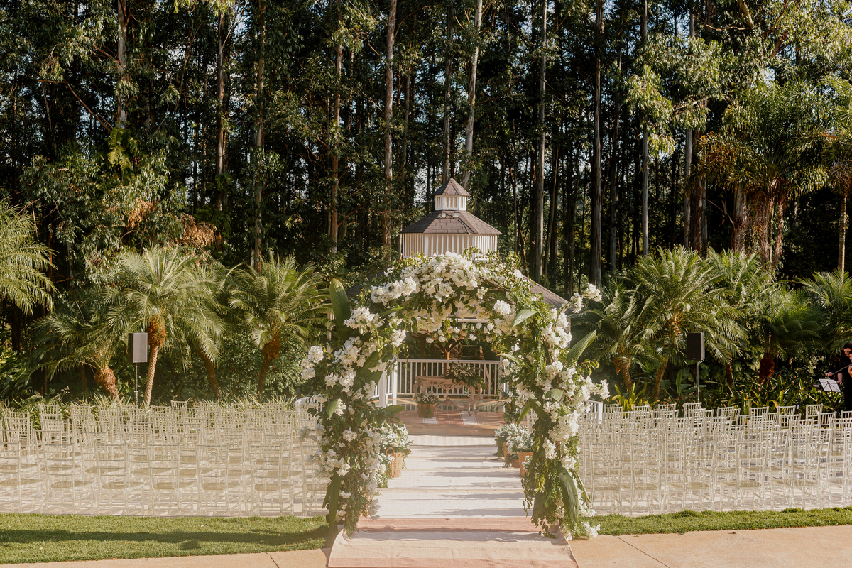 decoração arco de flores brancas inspiração eden garden maringá