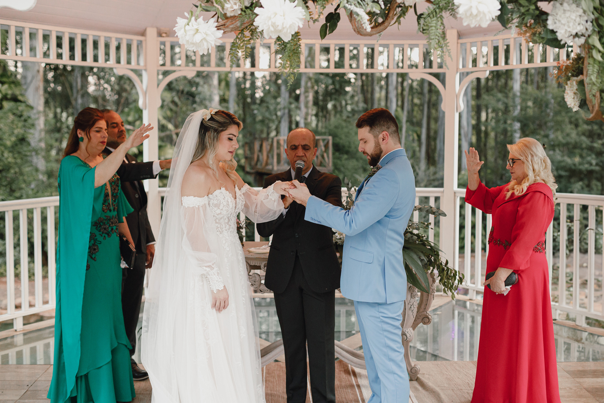 cerimônia de casamento ao ar livre eden garden maringá noiva de branco fotógrafo de casamentos 