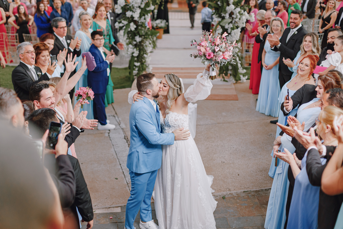 saida dos noivos casamento no eden garden maringá cerimônia externa de dia 