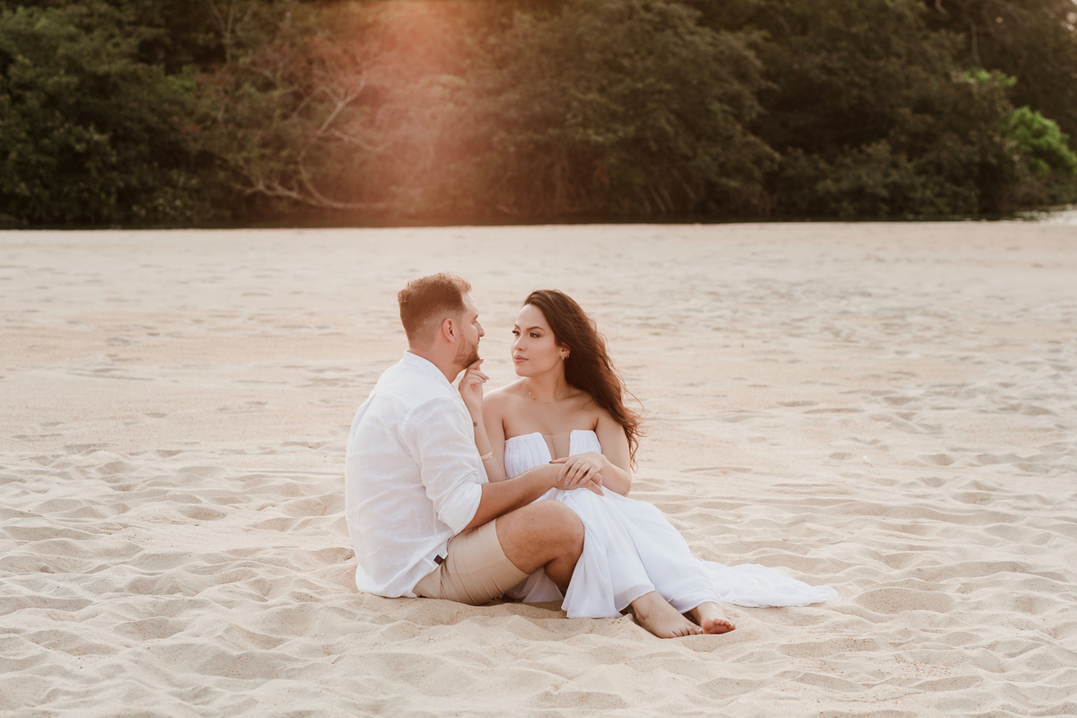 Pré wedding em ilha Porto Rico Paraná fotos no por do sol ensaio externo de casal inspirações